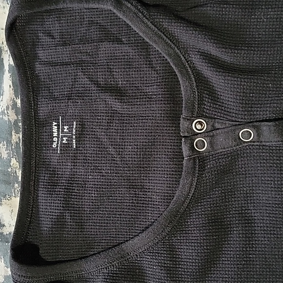 Old navy waffle shirt - Picture 3 of 4